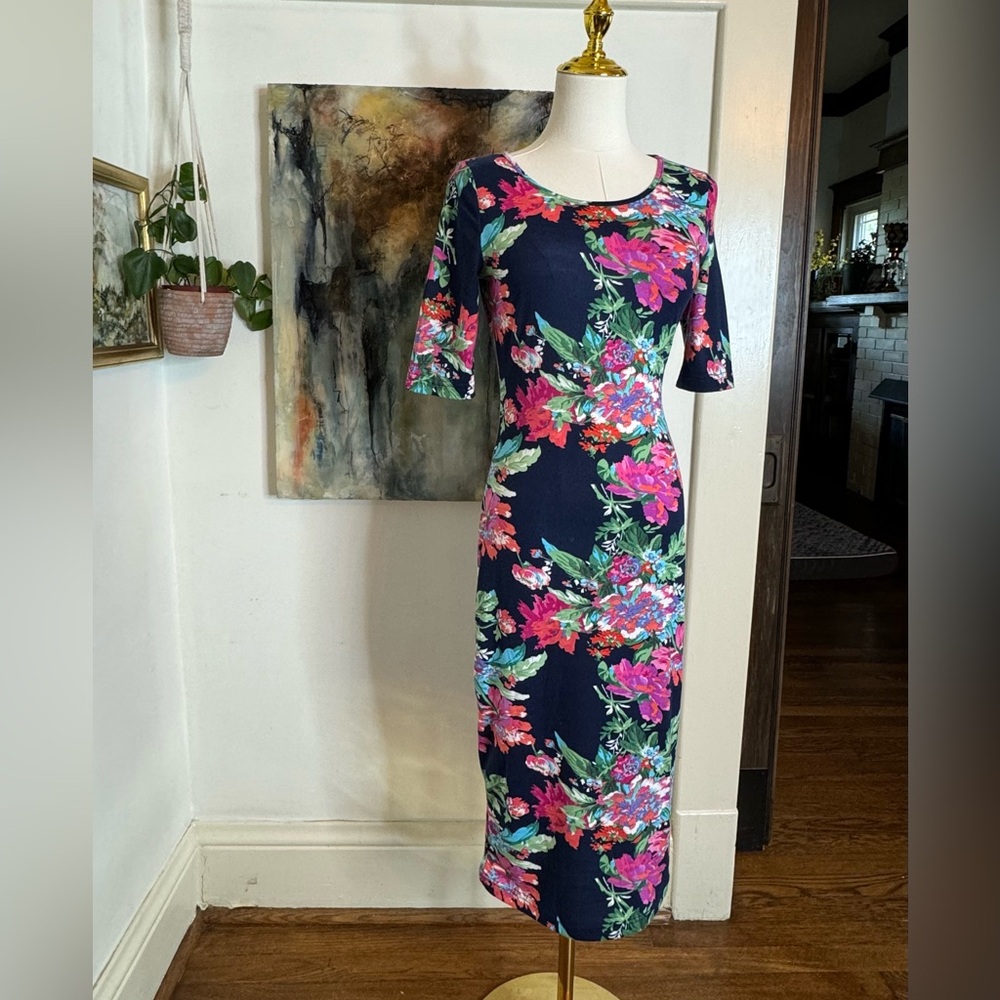 💥Priced to sell💥
NO OFFERS 
Leshop Floral print midi dress Size Medium